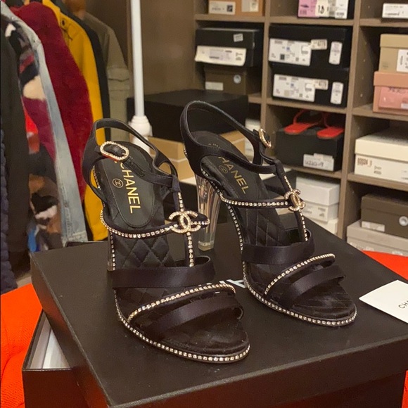 Chanel - Picture 2 of 16